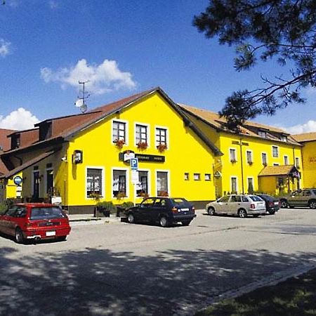 Hotel Rose Breclav Luaran gambar