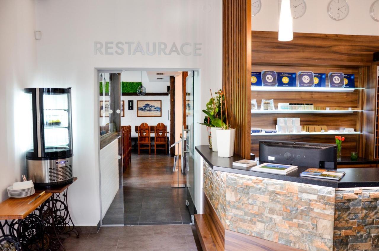 Hotel Rose Breclav Luaran gambar