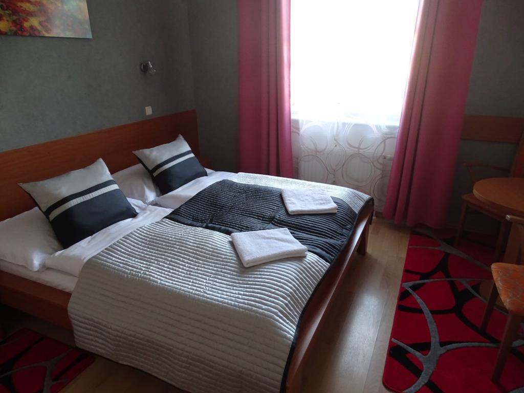 Hotel Rose Breclav Luaran gambar