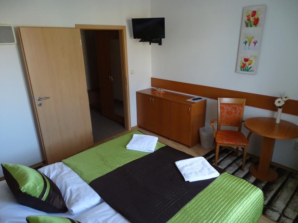 Hotel Rose Breclav Luaran gambar