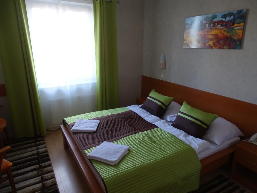 Hotel Rose Breclav Luaran gambar