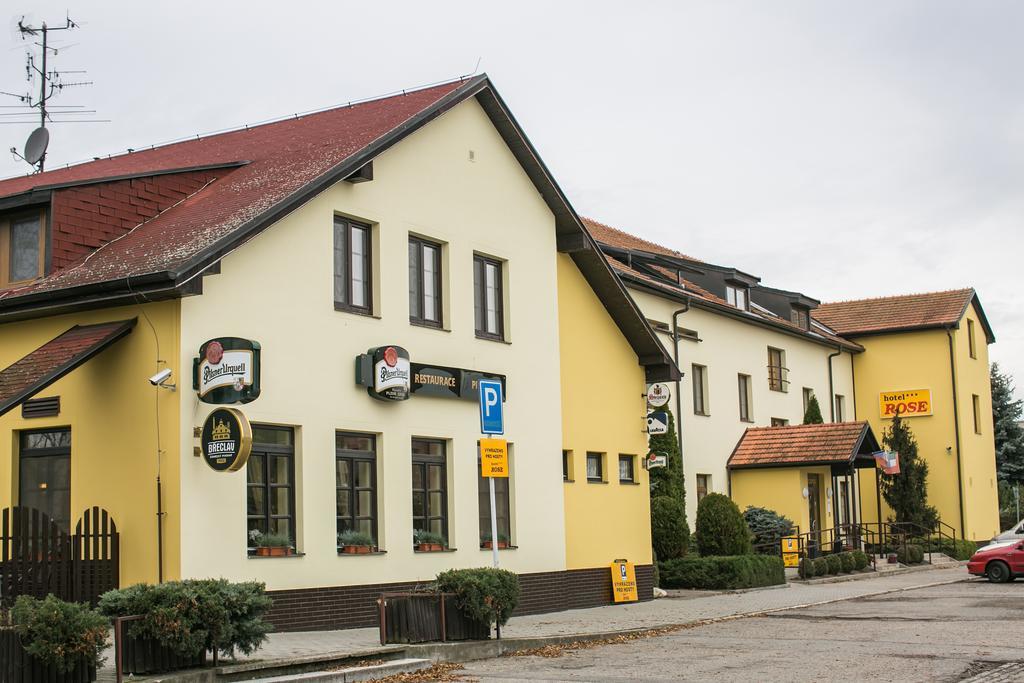 Hotel Rose Breclav Luaran gambar