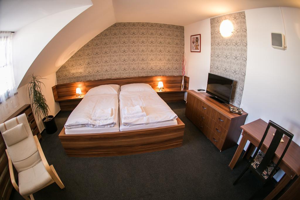 Hotel Rose Breclav Luaran gambar