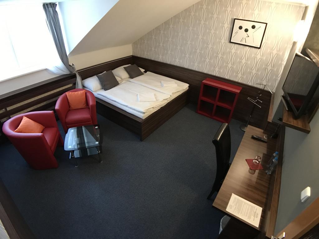Hotel Rose Breclav Luaran gambar