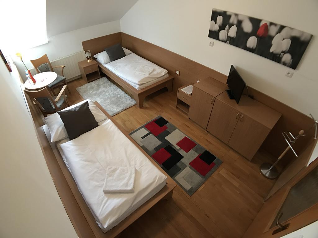 Hotel Rose Breclav Luaran gambar
