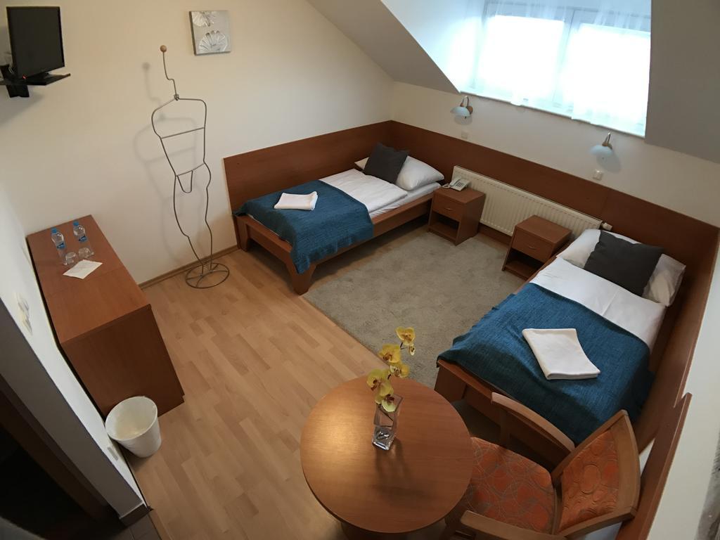 Hotel Rose Breclav Luaran gambar