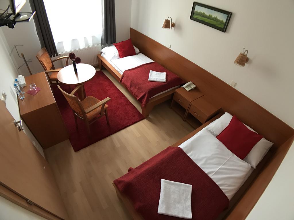Hotel Rose Breclav Luaran gambar