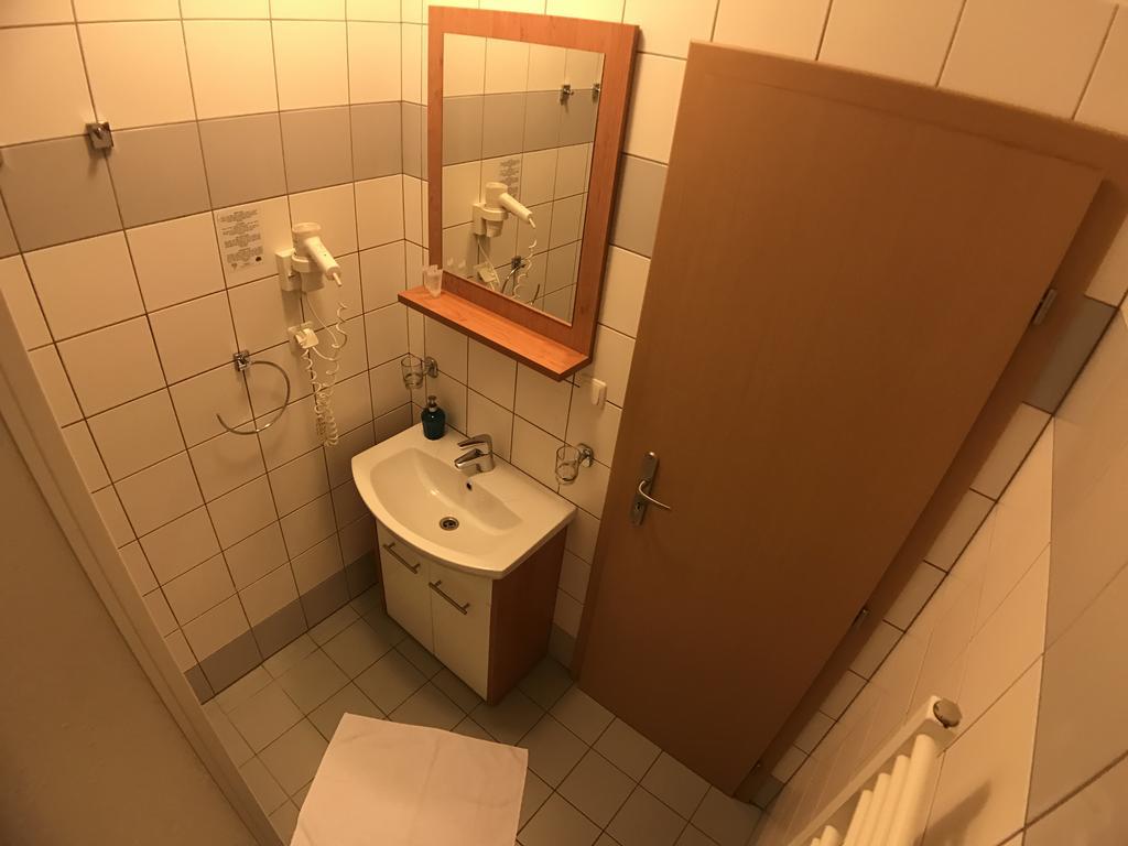 Hotel Rose Breclav Luaran gambar